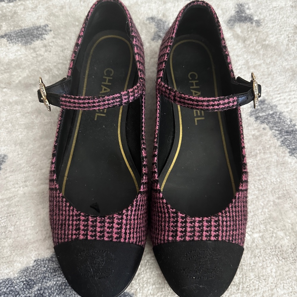 CHANEL Pink and Black Checkered Flats